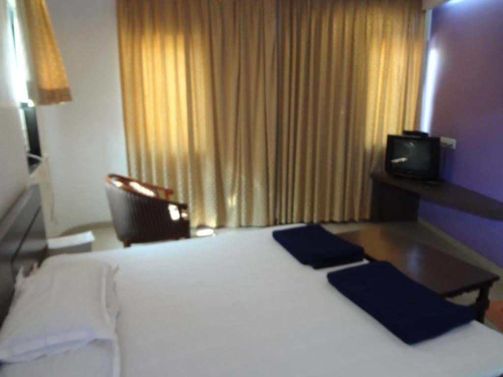 Pals Hotel Bombay Esterno foto