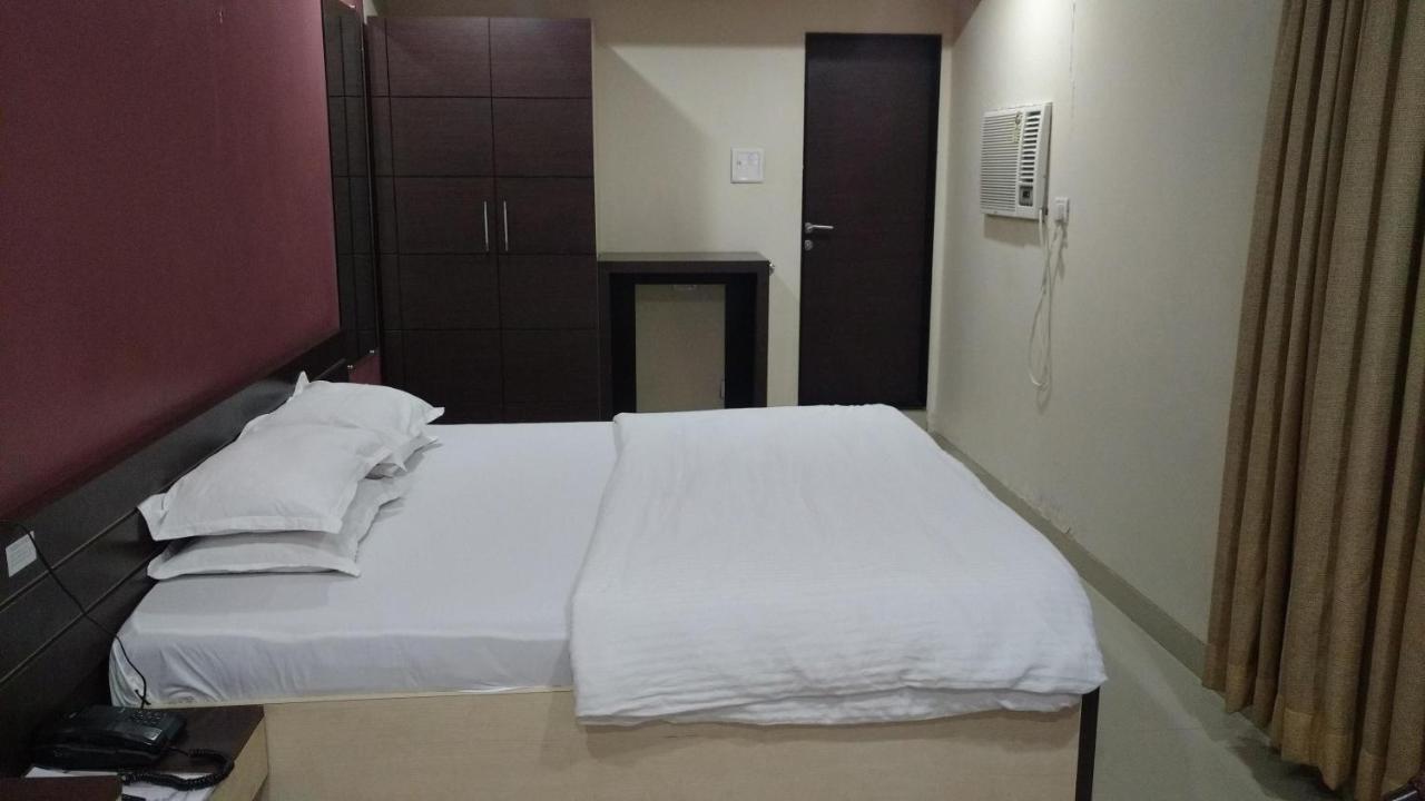 Pals Hotel Bombay Esterno foto